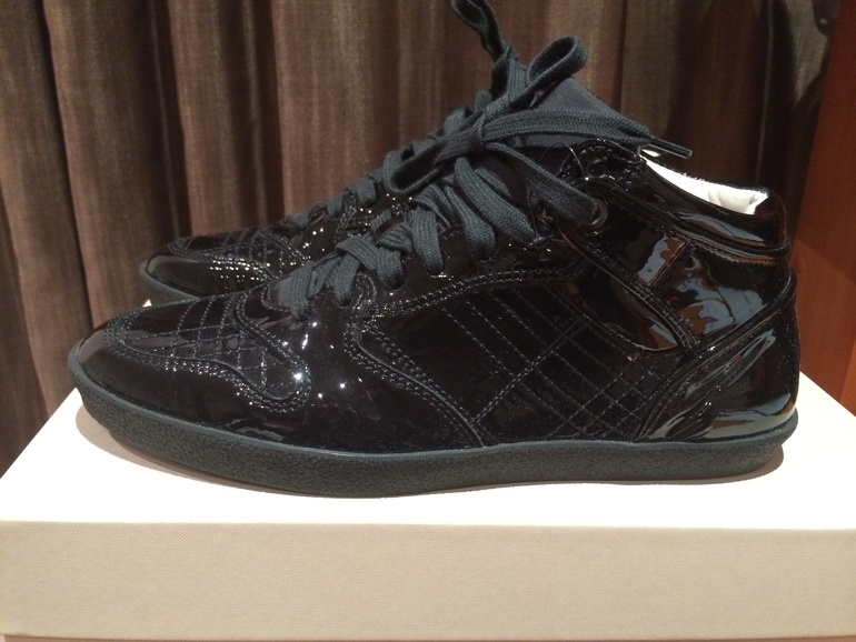 Продаю новые кеды Burberry, р.39, цена 10.500 руб.