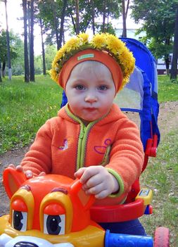 Ура! Сынок научился кататься на двухколесном велике!!!