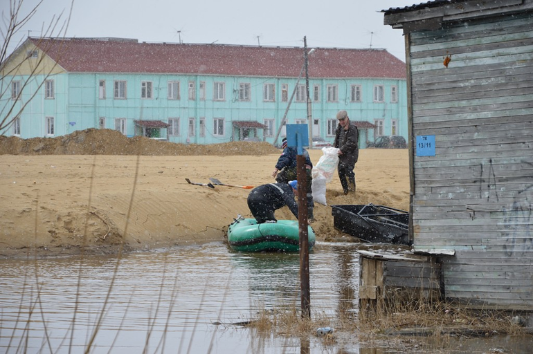 Немного честно натыренных чужих фотографий и одно видео про МЧС.