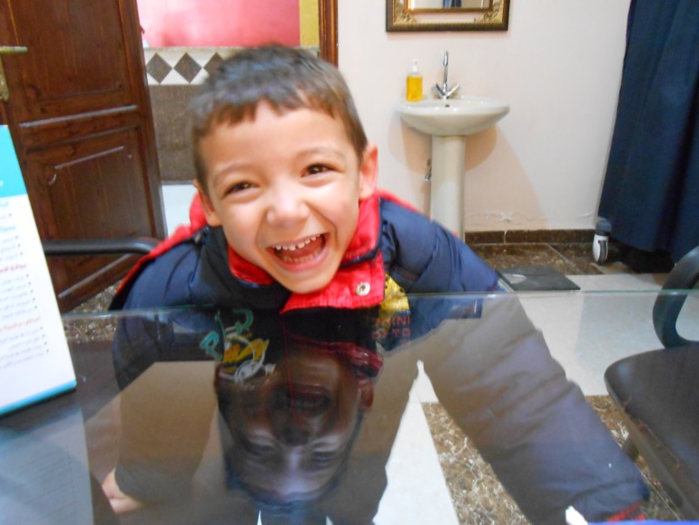 любимое место Анаса- на шее у отца