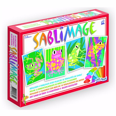 Песочные картинки Sablimage  "Лягушки" SentoSphere  Творческий набор для создания оригинальных картинок "Лягушки" позволит Вашему ребенку создать красивые и яркие изображения по предложенной тематике. В наборе Вы найдете несколько картинок-шаблонов с надрезанным липким слоем и большую палитру цветного песка. Для того что бы создать свой уникальный рисунок достаточно снять защитный слой и посыпать на липкий участок бумаги выбранным цветом песка. Песок крепко держится на бумаге и такой картинкой можно украсить детскую комнату или иной интерьер. Все детали набора изготовлены из высококачественных и гипоаллергенных материалов. Изделие имеет красочную упаковку и послужит отличным подарком для друзей и близких.  Развитие навыков: набор для детского творчества развивает фантазию, воображение и творческие способности ребенка, учит его внимательности и усидчивости.  Дополнительно: Возраст: от 4-х лет. Материал: бумага, цветной песок. Упаковка: цветная картонная коробка. Размер упаковки: 26,5х19х3 см. В комплекте: 15 баночек с разноцветным песком; 4 картинки с надрезанным липким слоем; нож; подробная инструкция с примерами.