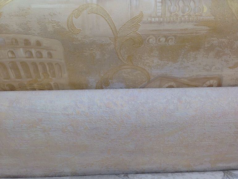 Вот такие обои выбрали в квартиру