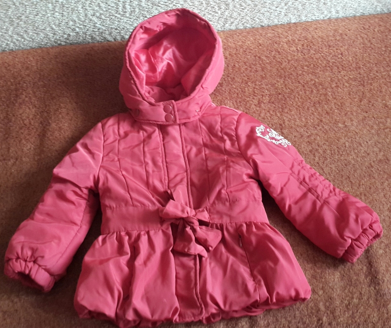 Куртка Mayoral sport (весна-осень) на 3 года 1300руб. В реальности цвет насыщенный красный.