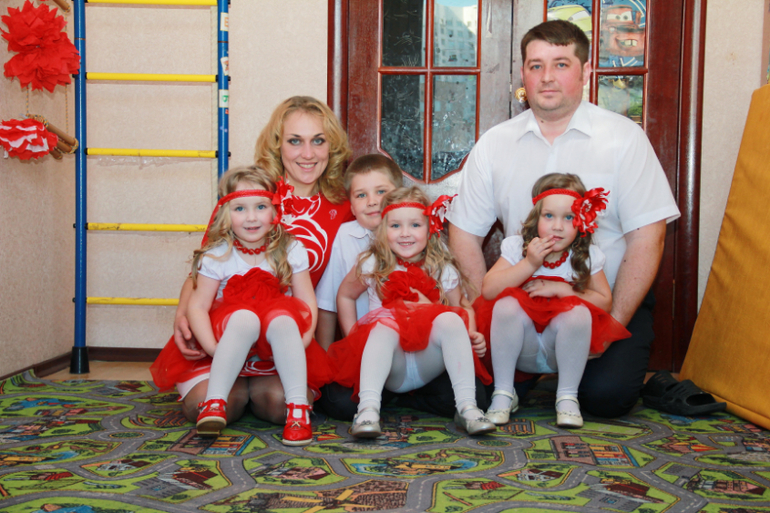 Три в одном: день рождение тройняшек