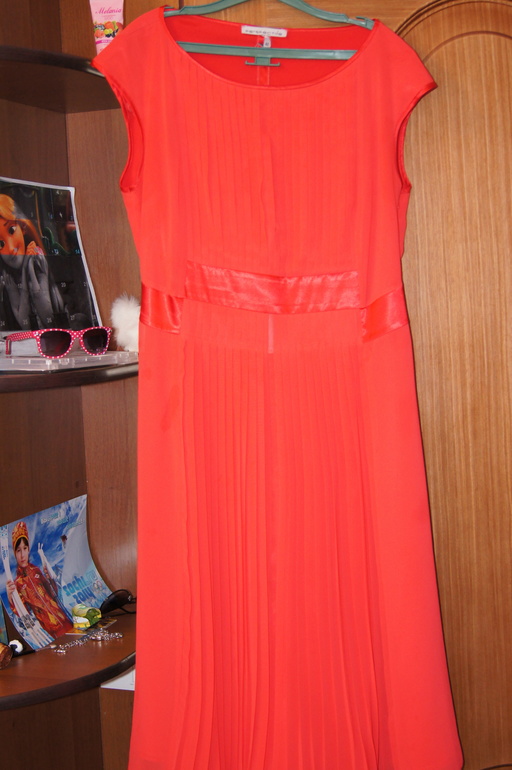 платье Perspektive. Состояние нового. Одела один раз. Размер не подходит. Брала за 4 тыс. Продаю за 2 тыс. Размер 44-46.