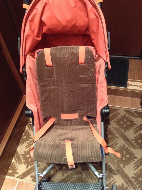 Правильно закрепить матрасик Макларен на коляске.