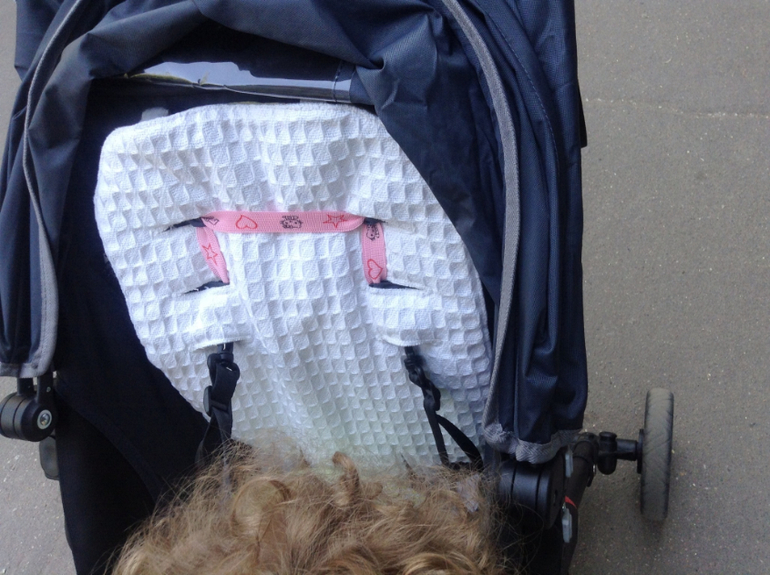 Как зафиксировать матрасик на спинке