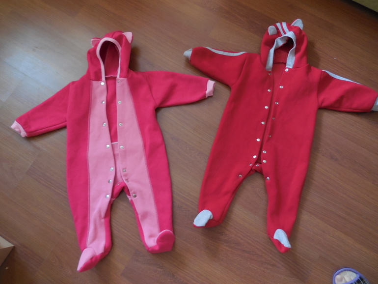 Комбинезоны и др. одежда для девочек-двойняшек до года