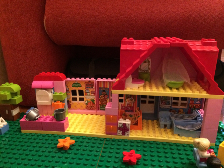 LEGO Duplo - одно их любимых развлечений доченьки!!!