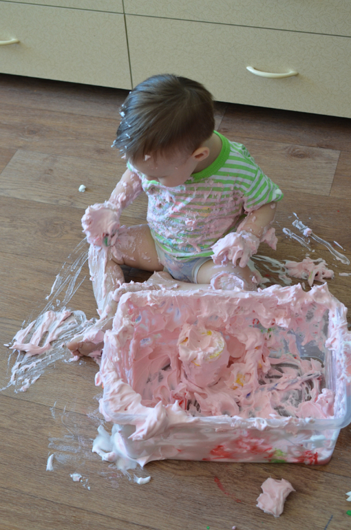 играли с пеной для бритья)