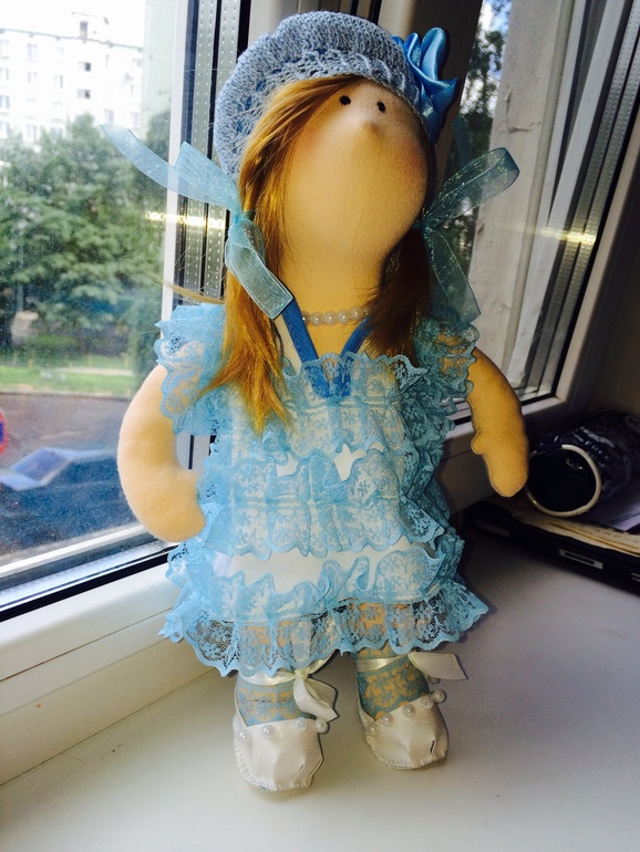 Девонька в голубом!