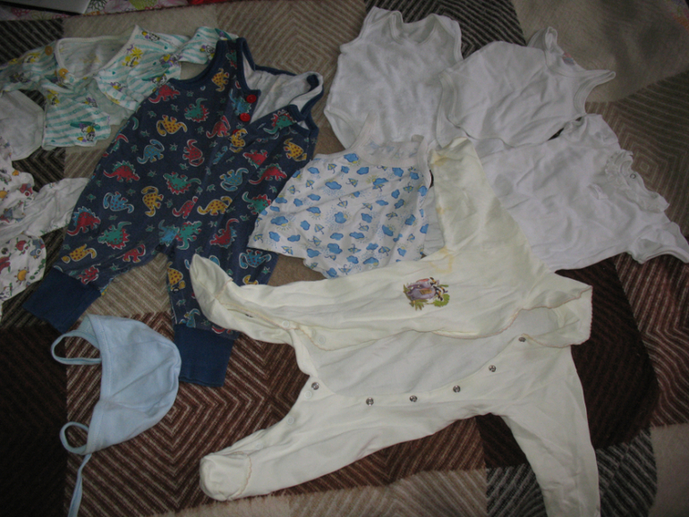 Отдам даром 3 пакета вещей б\у,передар,мы не пользовались.фото