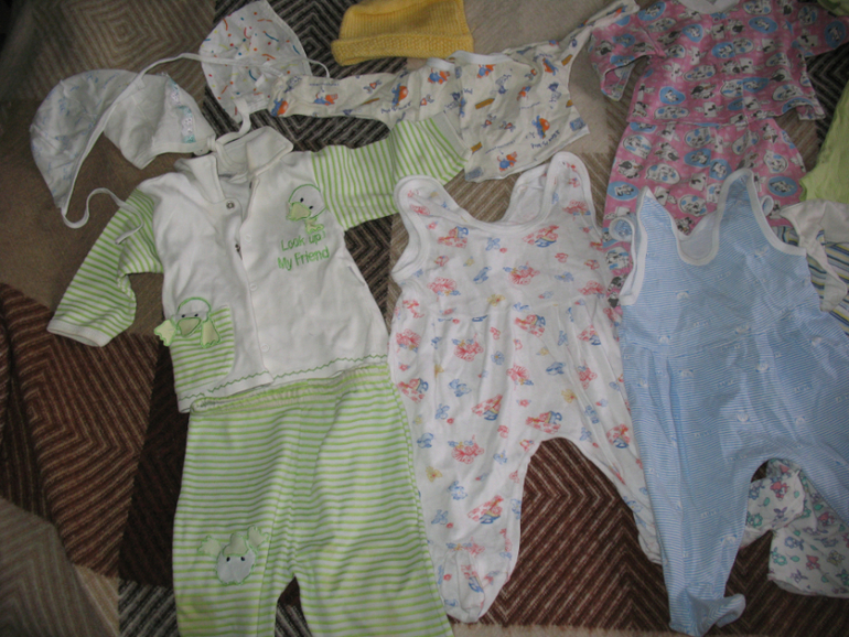 Отдам даром 3 пакета вещей б\у,передар,мы не пользовались.фото