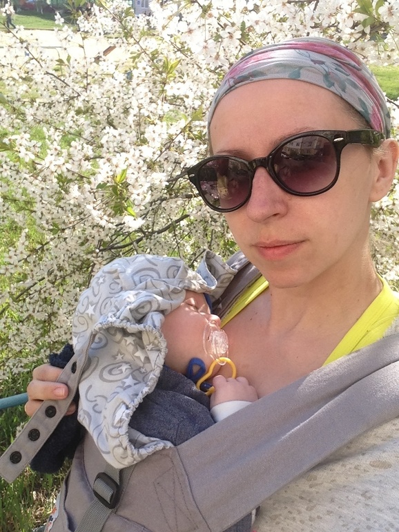 Отказывается от коляски