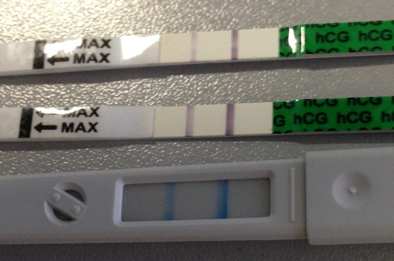 2 дпо. Test med response ДПО. Test med response две полоски. Test med response полоска. Тест мед Респонс на беременность.