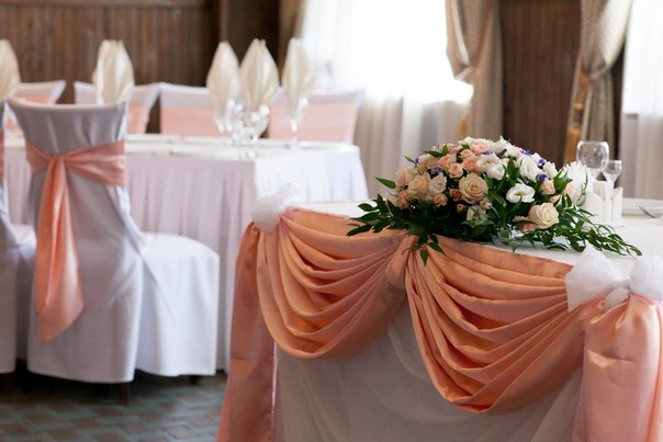 Украшение свадьбы тканями, живыми цветами, воздушными шарами!