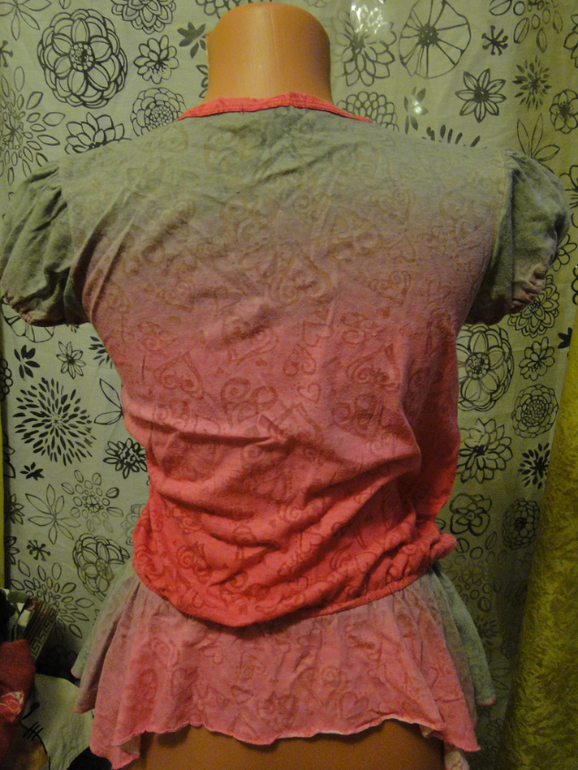 На девушку 12-17 лет или мамочку 42 размера новая и бу