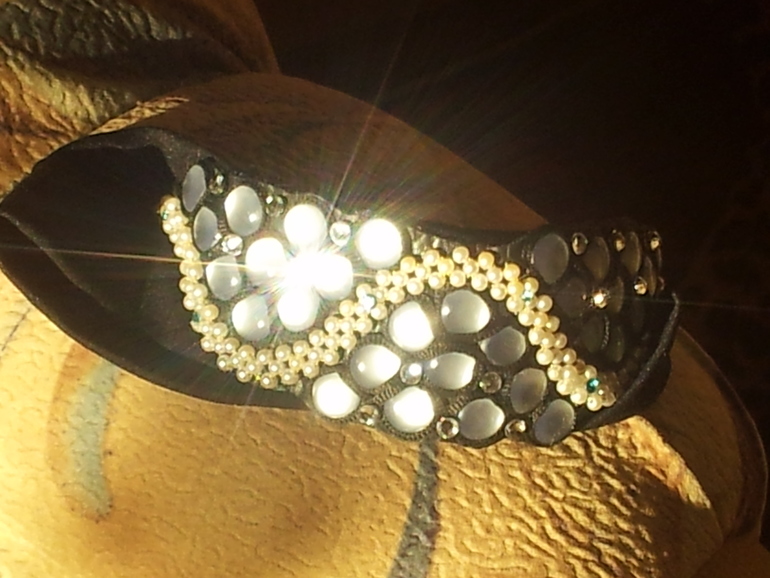 Ободочки, повязочки, заколки-броши.