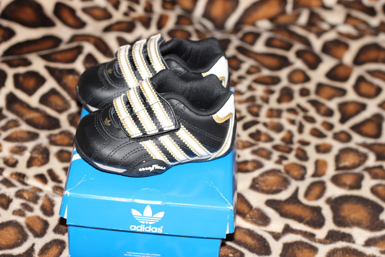 Новые кроссовки Adidas