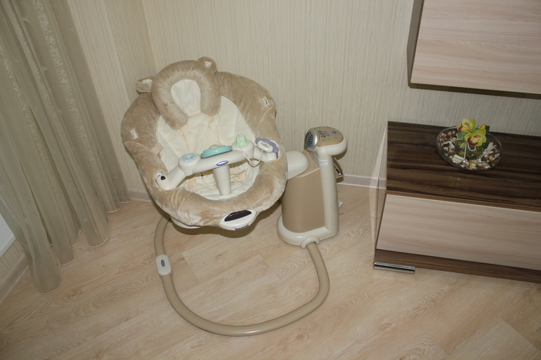 Многофункциональный укачивающий центр Graco Sweetpeace