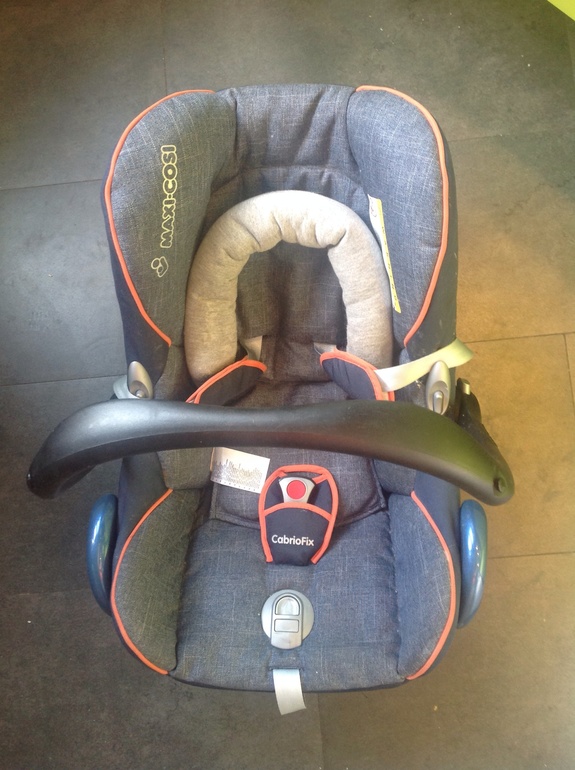 Автокресло Maxi-Cosi cabrio fix 0-13 кг
