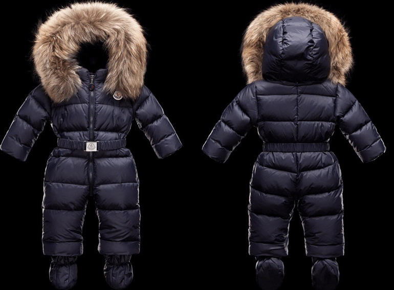 Продам Зимний детский комбинезон Moncler на гусином меху