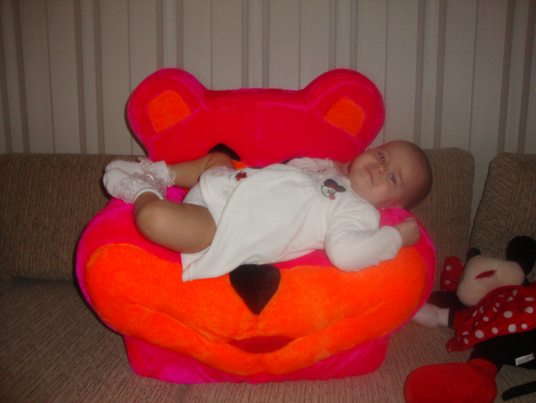 Вот и исполнился нам годик)))