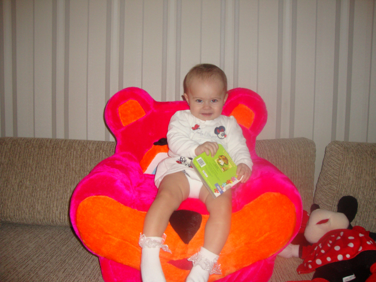 Вот и исполнился нам годик)))