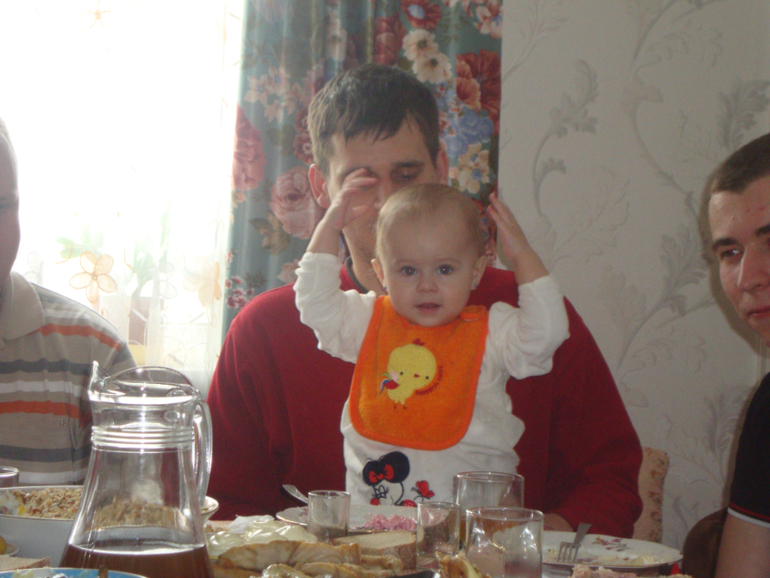 Вот и исполнился нам годик)))