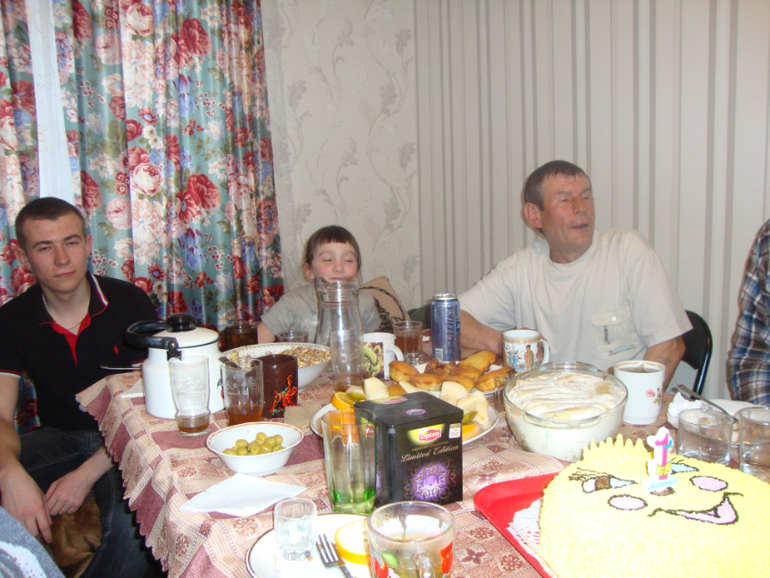 Вот и исполнился нам годик)))