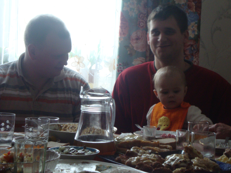 Вот и исполнился нам годик)))