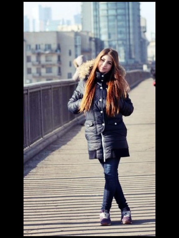 Ищю такую куртку-парку. Синего цвета,размер-S