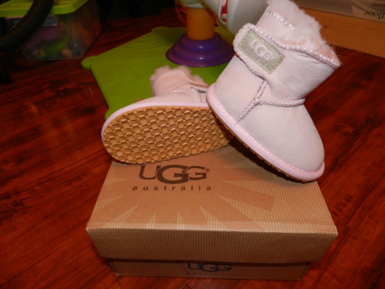 УГГИ Большой выбор UGG !!!!Для нас и детишек! Принимаю ЗАКАЗ. на 10/11!!!!!!!!!3500рублей!
