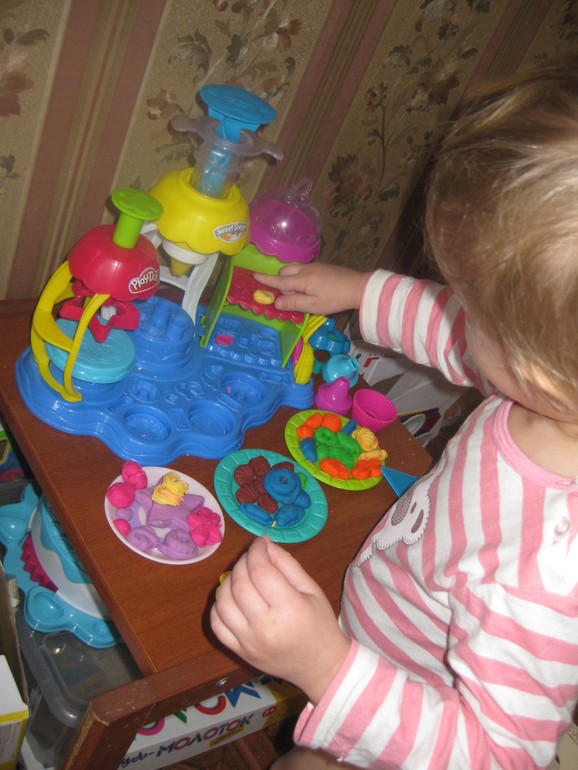 Фабрика пирожных от Play-Doh