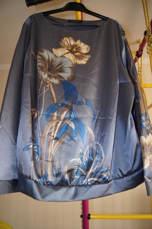 МНОГО красивой одежды на размер 50-52, есть новое и б/у в основном 1 раз, офисные костюмы и нарядные платья.