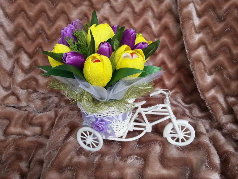 велосипед с тюльпанами