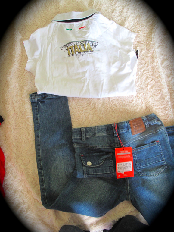 Большая распродажа детской одежды.