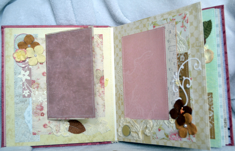 Альбом женский. Продается.