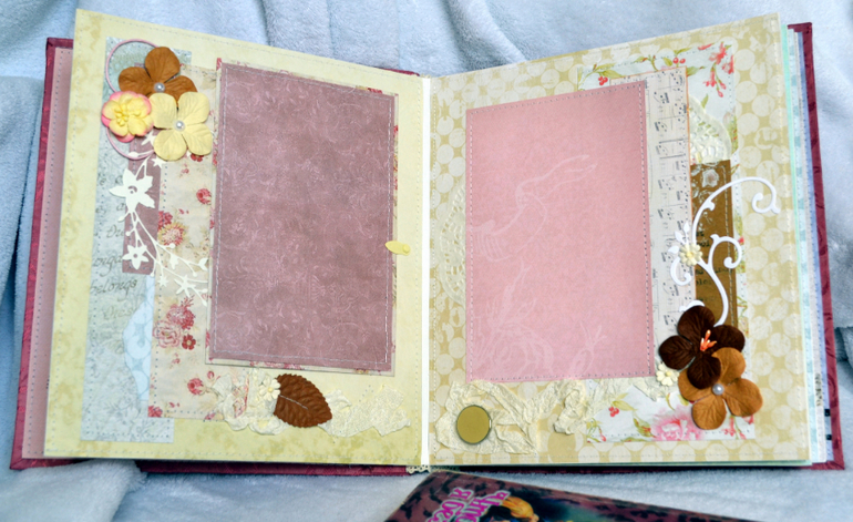 Альбом женский. Продается.