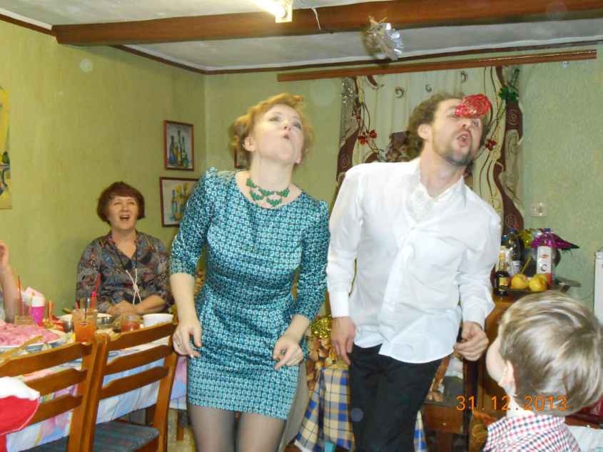 Дуем снежинки до елки)