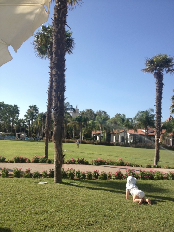 Андрюша, его родители и бабушка ездили на мооооре)