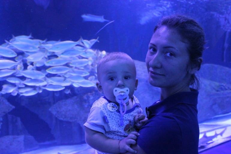 Андрюша, его родители и бабушка ездили на мооооре)