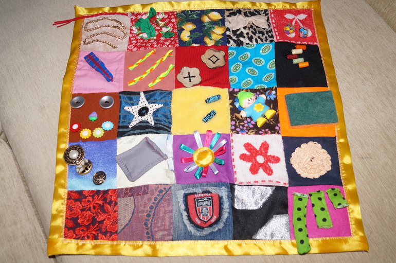 Занимательный коврик из лоскутков