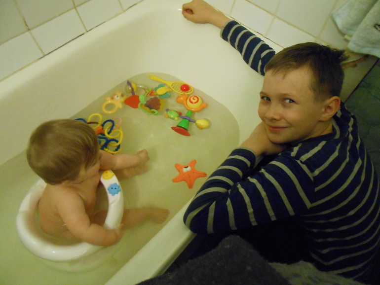 Ксения купается