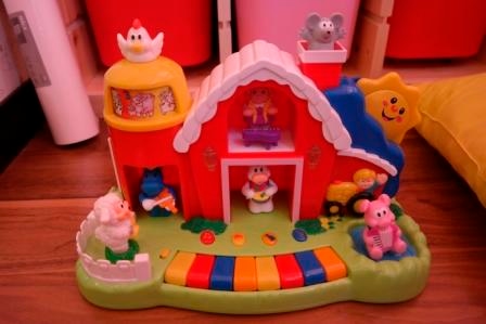 наши любые игрушки с 0 до 11 месяцев))