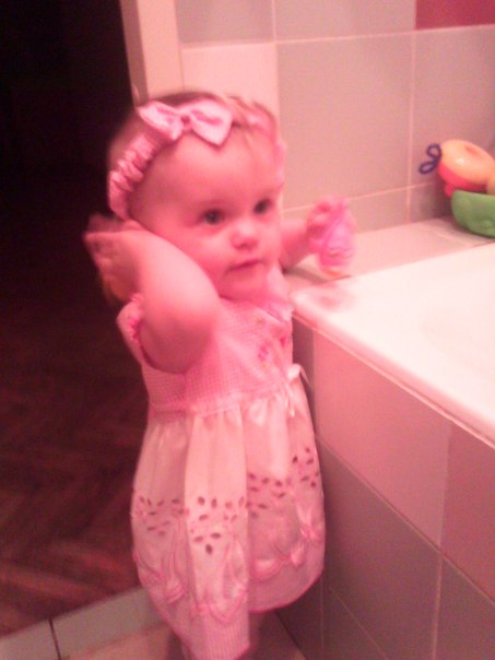 Анечке был годик.