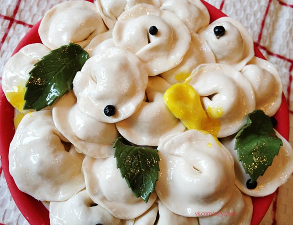 Кастрюля с пельменями)