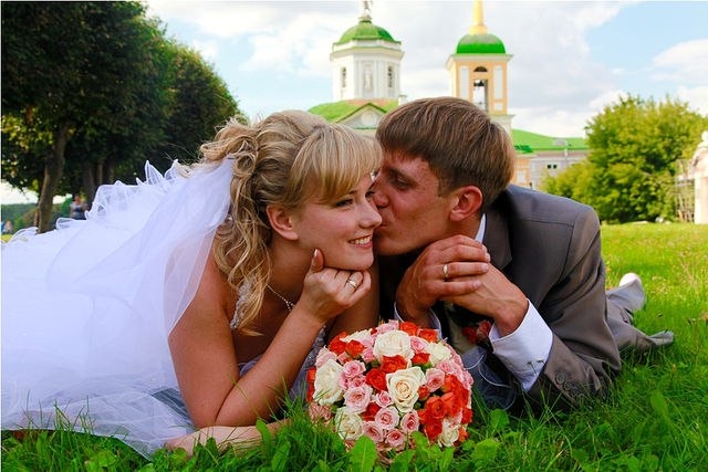 При заказе свадебной съёмке букет и макияж в подарок 20 тыс. руб. полный день )