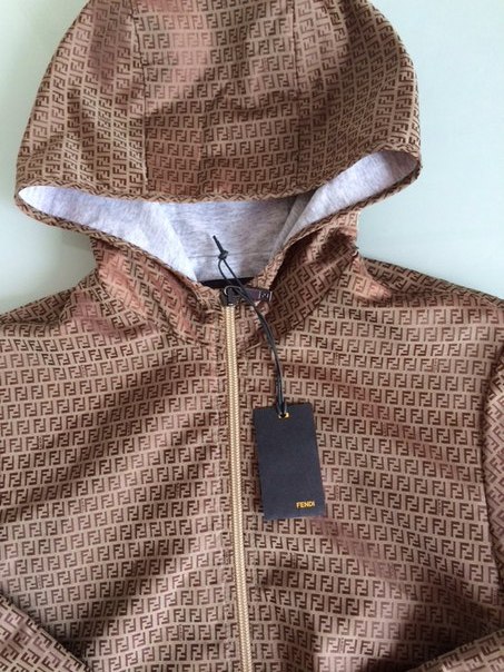 Для мальчика Fendi, Dolce & Gabbana на 7 -8 лет.