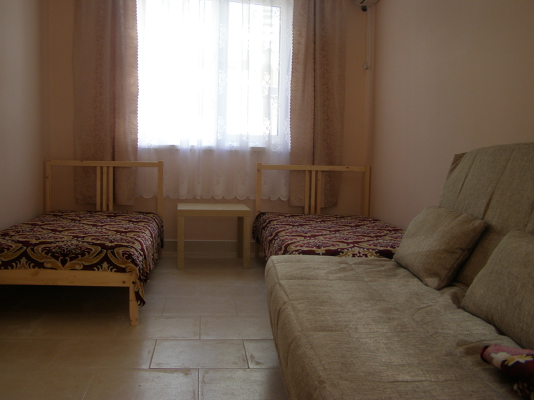 Сдаю жилье на море - до него 3 минуты пешком (станица Голубицкая июнь от 350 р/сут/чел)